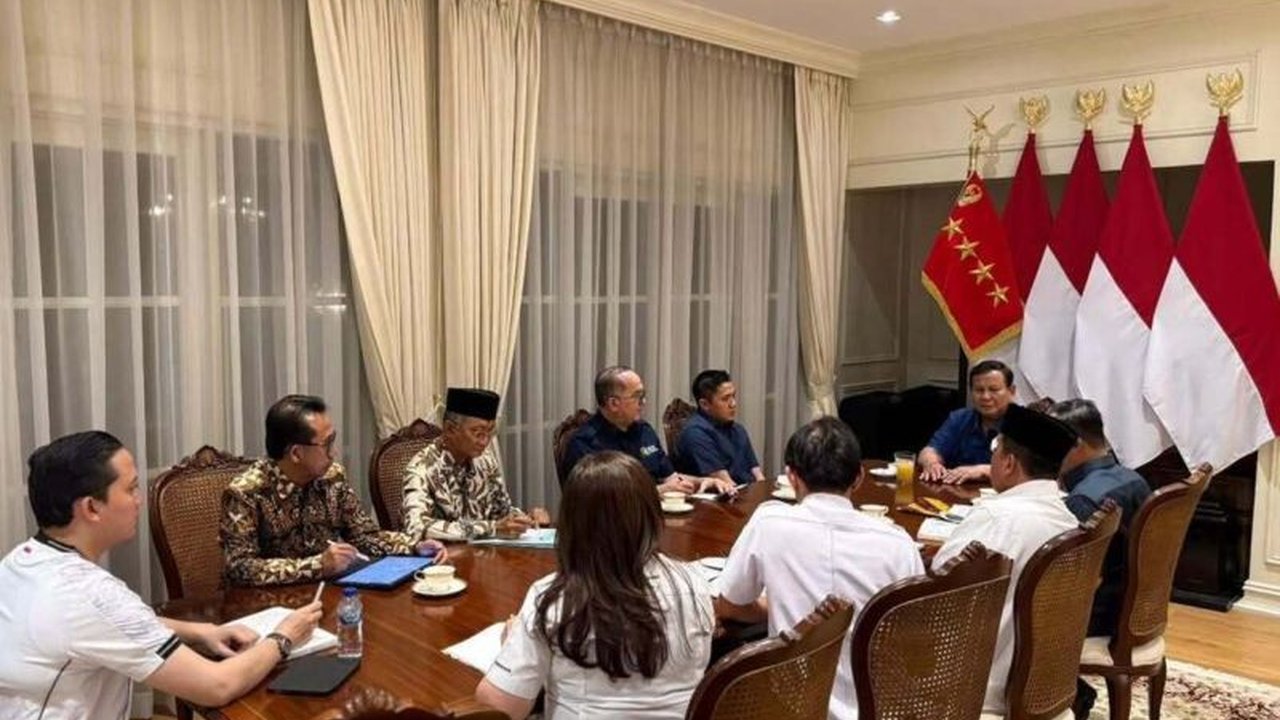 Presiden Prabowo Subianto menginstruksikan pembangunan perumahan layak huni bagi warga yang tinggal di sepanjang rel kereta api Senen, Jakarta Pusat, sebagai bagian dari Program Perumahan Prabowo untuk kesejahteraan rakyat.