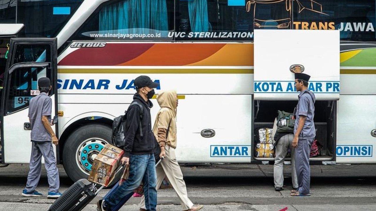Terminal Kampung Rambutan mencatat dominasi pemudik asal Jawa Barat selama arus balik Lebaran 2026. Simak rincian data dan upaya pengelola terminal untuk kelancaran mobilitas penumpang.