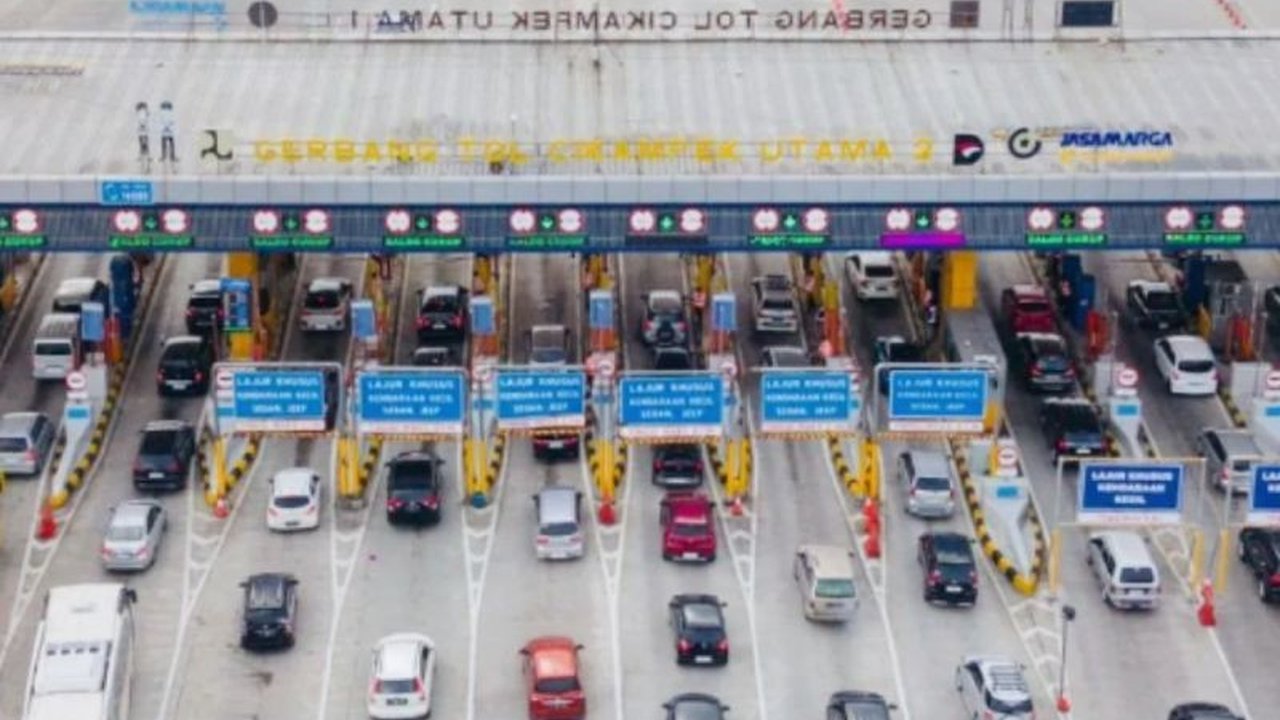 PT Jasamarga Transjawa Tol (JTT) mengoperasikan 22 gardu di Gerbang Tol Cikampek Utama untuk mendukung rekayasa lalu lintas one way Tol Trans Jawa, memastikan kelancaran arus balik Lebaran bagi pengguna jalan.