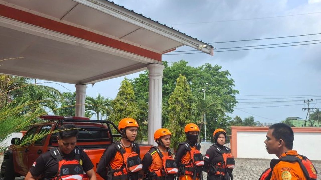 Tim SAR gabungan meluncurkan operasi pencarian seorang nelayan, Syamsir (52), yang hilang kontak di perairan Takong Hiu, Tanjung Balai Karimun, Kepulauan Riau, usai alami kendala teknis.