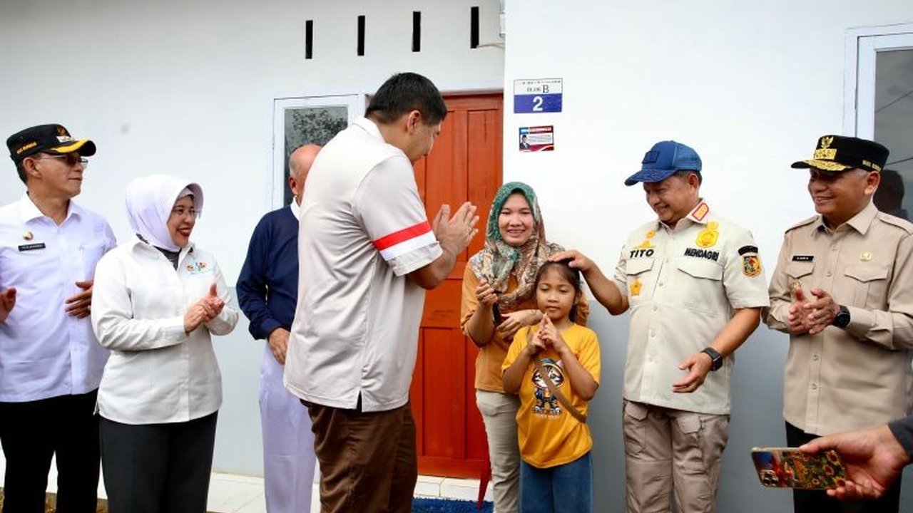 Satuan Tugas Percepatan Rehabilitasi dan Rekonstruksi (PRR) Pascabencana Sumatera menyerahkan 120 unit huntap Tapanuli Selatan kepada korban bencana hidrometeorologi, menandai penanganan tercepat di wilayah tersebut.