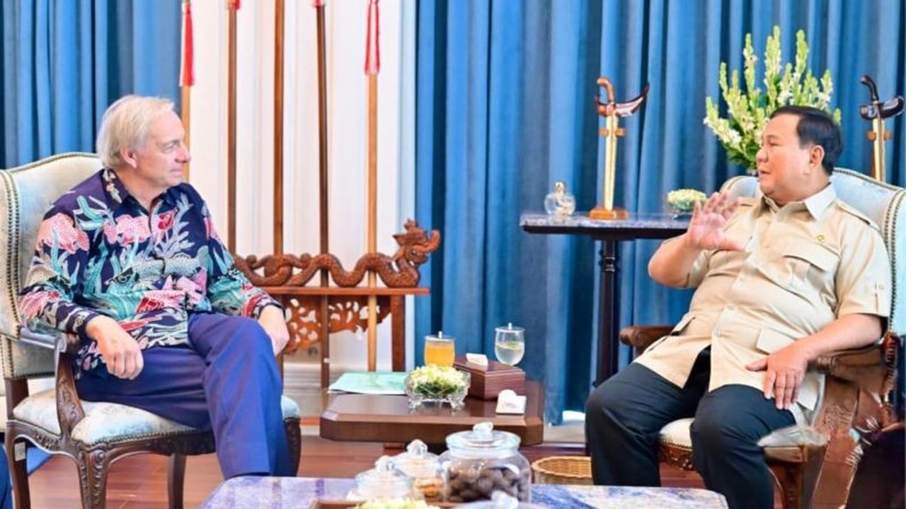 Presiden Prabowo Subianto bertemu Ray Dalio membahas strategi penguatan ekonomi Indonesia dan optimalisasi peran Danantara sebagai motor pertumbuhan nasional, menarik perhatian dunia.