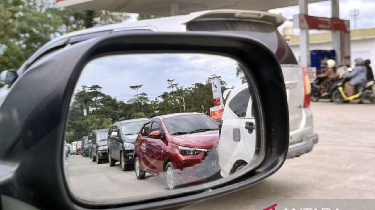 Penerimaan Pajak Daerah Kaltara pada triwulan pertama 2026 berhasil melampaui target awal, didominasi oleh Pajak Bahan Bakar Kendaraan Bermotor (PBBKB), menunjukkan pertumbuhan ekonomi daerah yang positif.