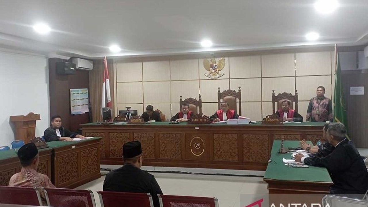 Dua pejabat Dinas Kelautan Perikanan (DKP) Aceh Barat Daya didakwa atas kasus korupsi DKP Abdya terkait pengelolaan pabrik es yang menyebabkan kerugian negara mencapai Rp715,2 juta.