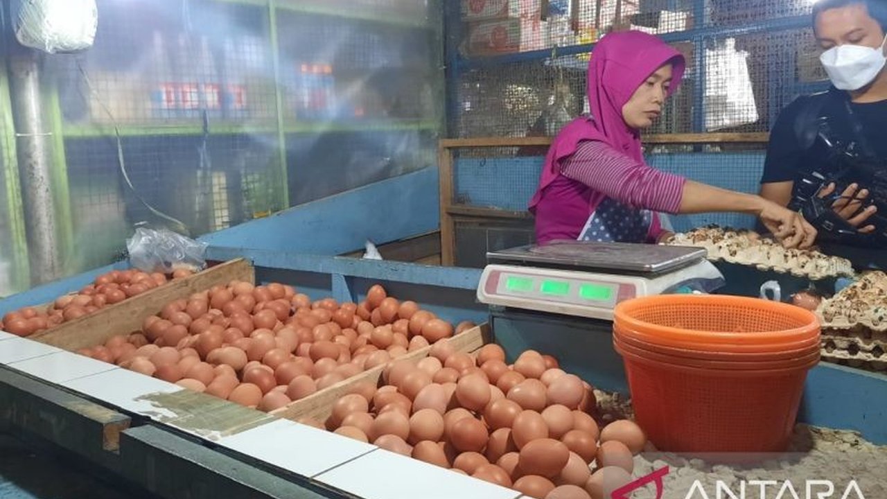 Seminggu setelah Idulfitri, harga bahan pokok di pasar tradisional Depok mulai menunjukkan penurunan, termasuk cabai dan daging ayam, memberikan angin segar bagi masyarakat.