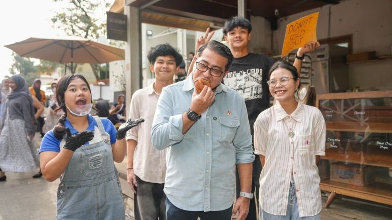 Menteri Ekonomi Kreatif Teuku Riefky Harsya mengapresiasi kawasan Blok M, Jakarta Selatan, yang kian berkembang menjadi pusat ekonomi kreatif, khususnya saat libur Lebaran 2026, dan memiliki potensi besar sebagai simpul interaksi lintas subsektor.