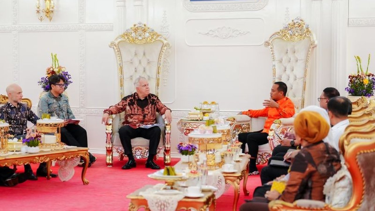 Gubernur Sulsel Andi Sudirman Sulaiman menekankan pentingnya pesan perdamaian dunia saat menerima kunjungan Kedubes AS, sekaligus membuka peluang investasi dan kerja sama strategis.