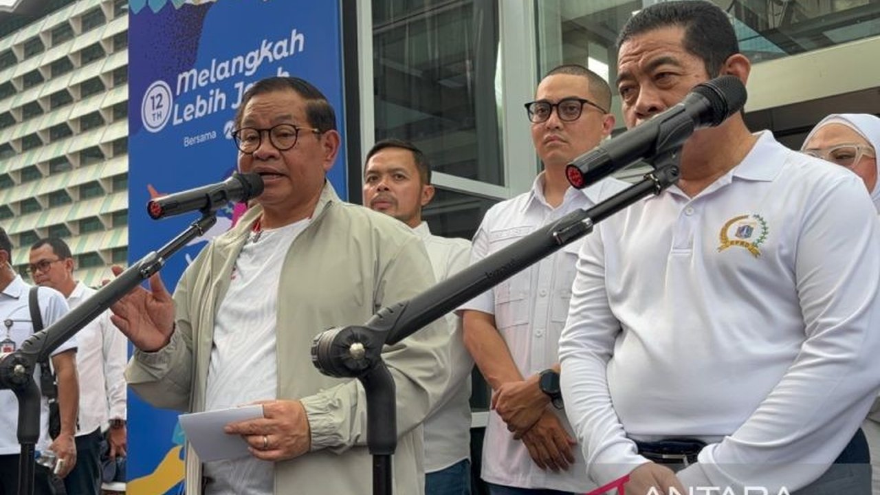 Investasi pada sistem transportasi publik modern seperti TransJakarta terbukti memberikan dampak ekonomi signifikan bagi Jakarta, mencapai Rp73,8 triliun. Simak bagaimana TransJakarta menjadi pendorong utama ekonomi ibu kota, menegaskan pentingnya infrast