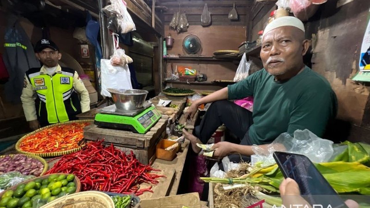 Pusat Informasi Harga Pangan Strategis (PIHPS) Nasional merilis data terbaru Harga Pangan Nasional, menunjukkan lonjakan signifikan pada komoditas cabai rawit merah dan daging ayam ras. Simak rinciannya!