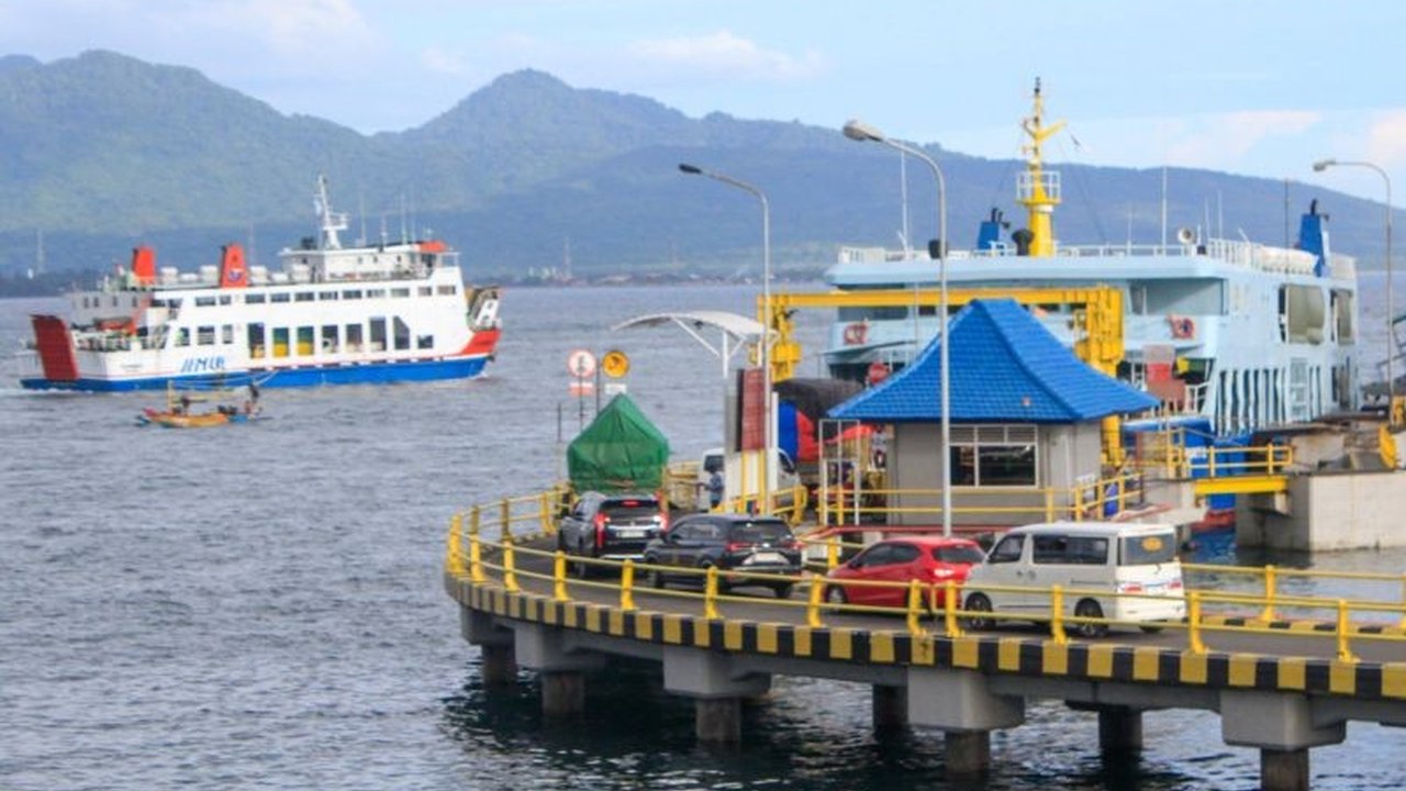 PT ASDP Indonesia Ferry Cabang Ketapang memberlakukan Prioritas Penyeberangan Ketapang-Gilimanuk untuk mobil pribadi dan bus demi kelancaran arus balik Lebaran 2026, sementara truk logistik diarahkan ke area tunggu.