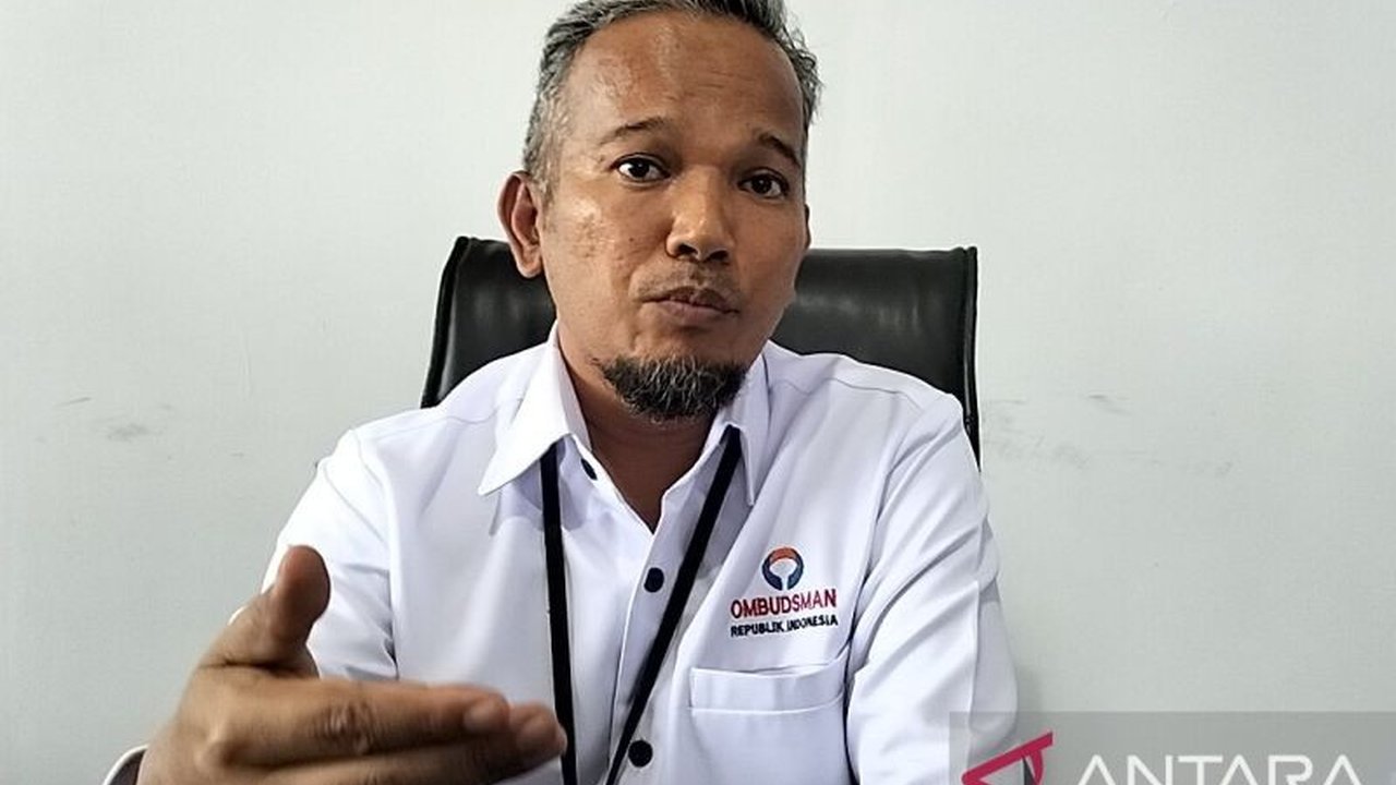 Ombudsman Perwakilan Sumatera Barat mendesak PT KAI dan Angkasa Pura Cabang Bandara Internasional Minangkabau (BIM) untuk mengoptimalkan fasilitas publik, menyoroti eskalator dan kebersihan yang kurang memadai.