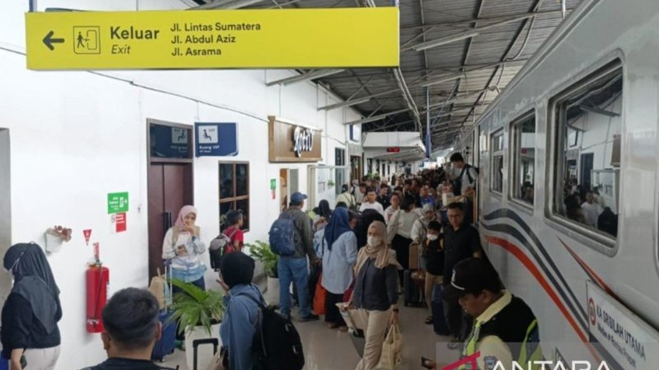 PT KAI Divre I Sumatera Utara sukses menarik 16.085 penumpang melalui berbagai program diskon tiket Lebaran 2026, menunjukkan tingginya minat masyarakat.