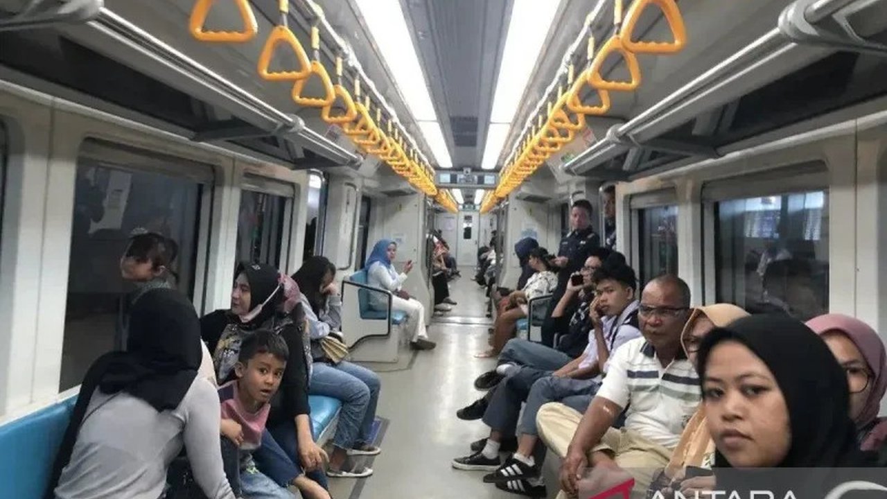 PT KAI Divre III Palembang mencatat lonjakan signifikan penumpang LRT Sumsel Lebaran 2026 hingga 213.150 orang, didukung peningkatan frekuensi perjalanan dan layanan prima selama masa angkutan.