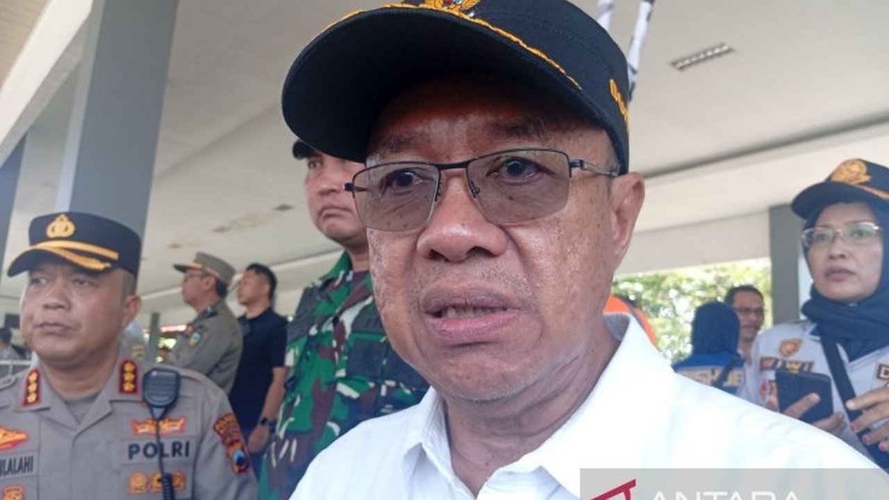 Bupati Banyumas Sadewo Tri Lastiono menekankan pentingnya Efisiensi Anggaran Perjalanan Dinas sebagai upaya optimalisasi penggunaan keuangan daerah, membuat pembaca penasaran bagaimana langkah konkretnya untuk penghematan.