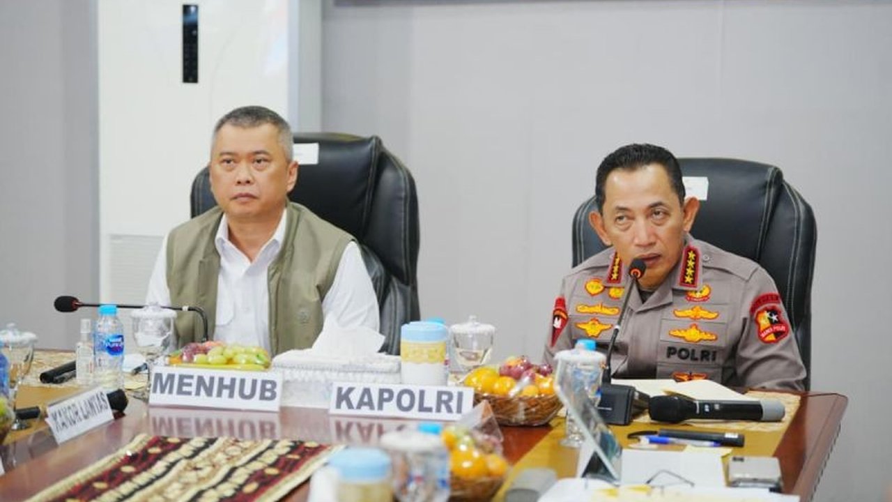 Kapolri Jenderal Listyo Sigit Prabowo mengumumkan puncak arus balik Lebaran 2026 telah terlewati, dengan sisa pemudik 13,07 persen. Bagaimana Polri memastikan kelancaran hingga akhir?