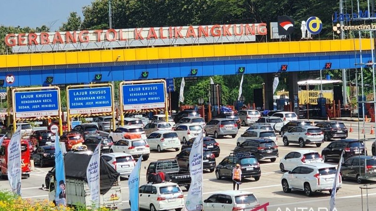 Kepolisian menyiapkan rekayasa lalu lintas berupa jalur one way sepenggal dari Kendal hingga Pejagan untuk memastikan kelancaran puncak arus balik Lebaran 2026. Kebijakan ini akan diterapkan secara situasional.