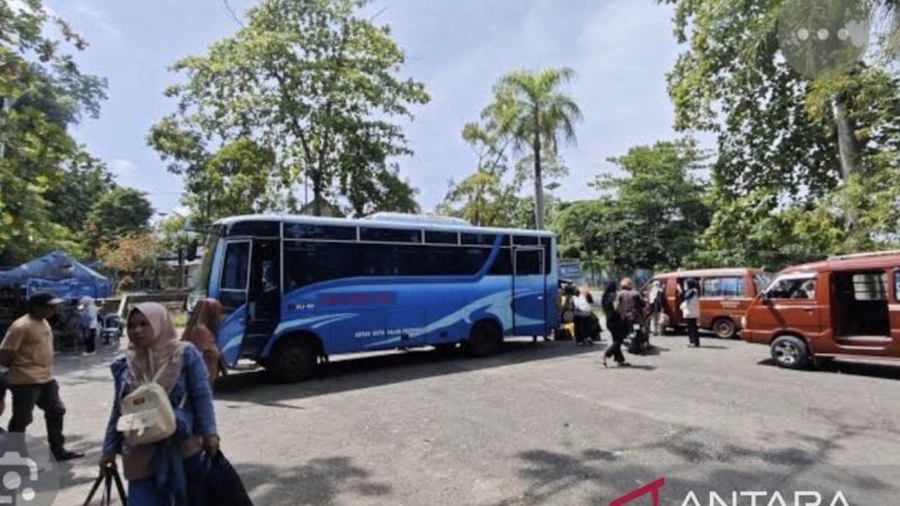Terminal Lempake Samarinda bersiap menghadapi puncak arus balik Idul Fitri 1447 Hijriah akhir pekan ini. Prediksi puncak arus balik Terminal Lempake Samarinda ini didasari jadwal kembali kerja dan sekolah.