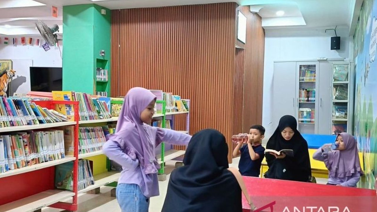 Psikolog di Kalimantan Timur menekankan bahwa orang tua wajib menguasai keterampilan pengasuhan digital untuk melindungi perkembangan motorik anak dari ancaman kecanduan gawai harian dan eksploitasi privasi.