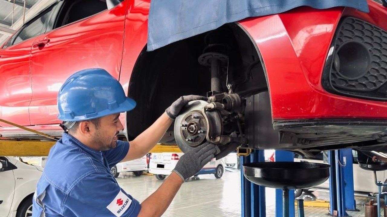 Setelah menempuh perjalanan mudik yang panjang, pemilik kendaraan listrik dan hybrid wajib melakukan perawatan mobil listrik pasca mudik dengan memeriksa komponen vital demi menjaga performa dan keamanan.