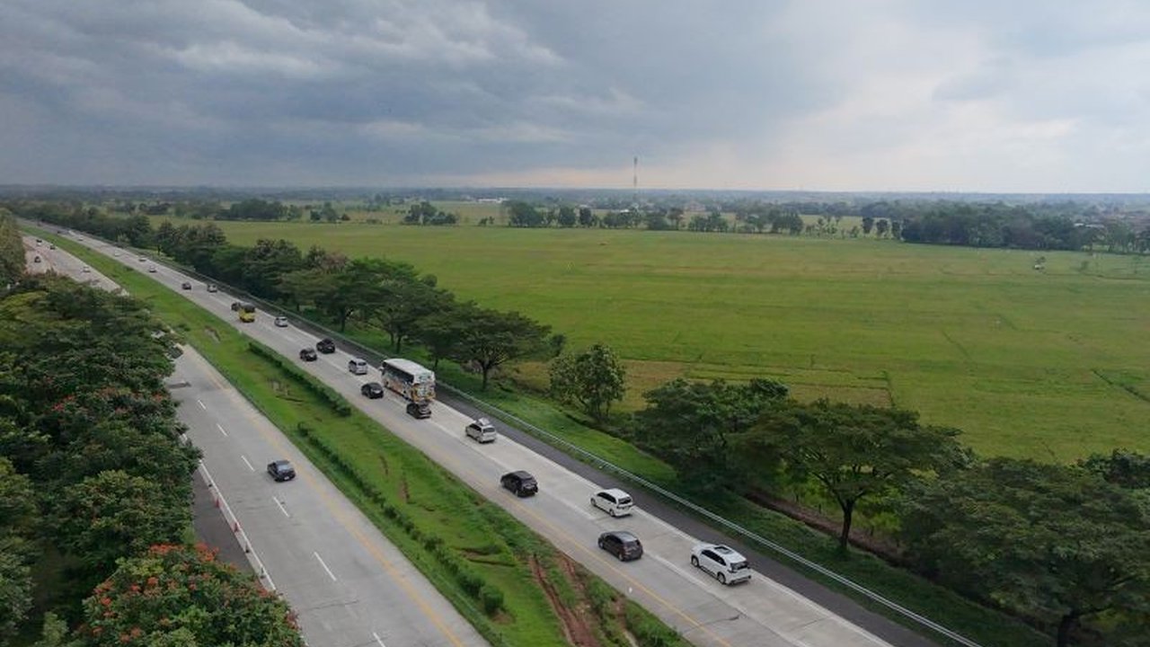 Astra Tol Cipali telah menyiagakan armada layanan lalu lintas dan mengoptimalkan fasilitas rest area untuk menghadapi puncak arus balik Lebaran kedua, memastikan perjalanan pemudik aman dan nyaman.