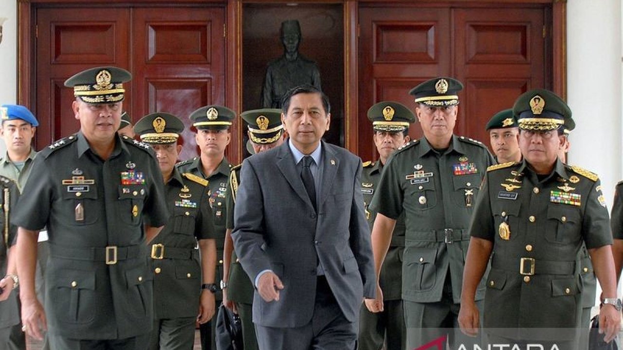 Prof. Dr. Juwono Sudarsono, mantan Menteri Pertahanan RI, meninggal dunia pada Sabtu (28/3/2026), meninggalkan kenangan sebagai sosok kebapakan yang pernah bercita-cita menjadi wartawan.