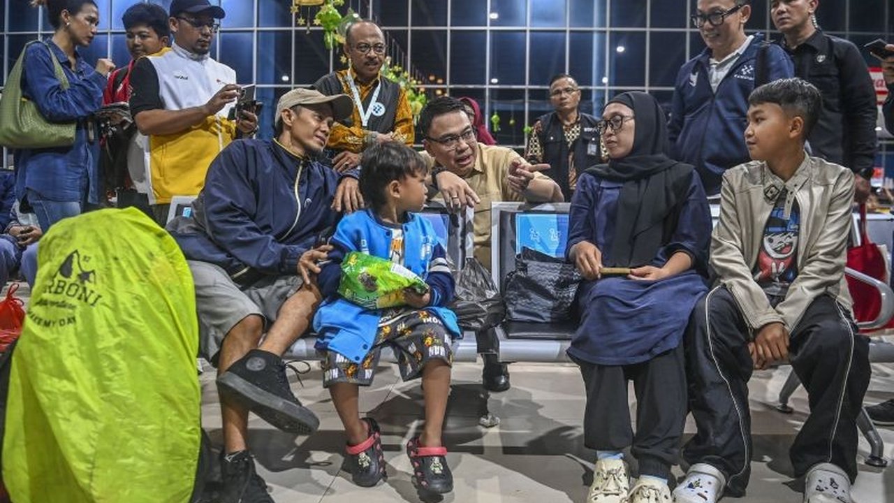 Wakil Menteri Komunikasi dan Digital (Wamenkomdigi) Angga Raka Prabowo menegaskan sanksi administrasi dan denda menanti Penyelenggara Sistem Elektronik (PSE) yang abai terhadap ketentuan PP Tunas demi perlindungan anak.