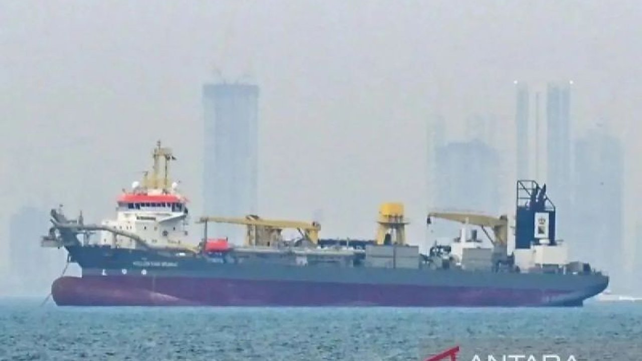 Indonesia memulai pembahasan teknis pembebasan dua kapal Pertamina yang tertahan di Selat Hormuz. Upaya diplomatik Kemenlu membuahkan hasil positif dari Iran, membuat proses pembebasan kapal Pertamina semakin dekat.