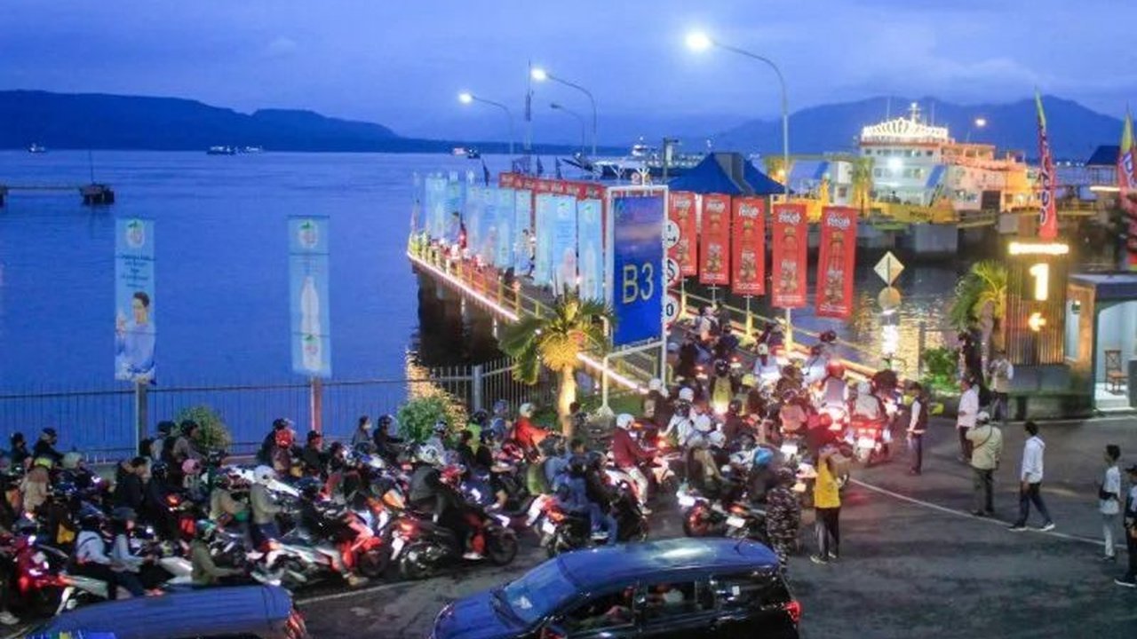 Kementerian Perhubungan (Kemenhub) mematangkan Strategi Arus Balik Ketapang-Gilimanuk untuk menghadapi puncak gelombang kedua pada 28-29 Maret 2026, memastikan kelancaran penyeberangan dan antisipasi kepadatan kendaraan.