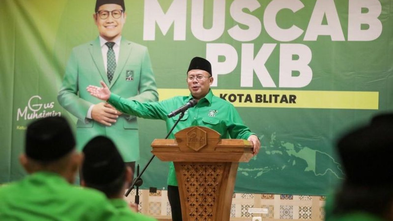 Wakil Ketua Umum DPP PKB Cucun Ahmad Syamsurijal membuka Muscab PKB Blitar Raya, menekankan pentingnya 'merawat akar, menyapa zaman' serta target tinggi Pemilu 2029 bagi kader partai.