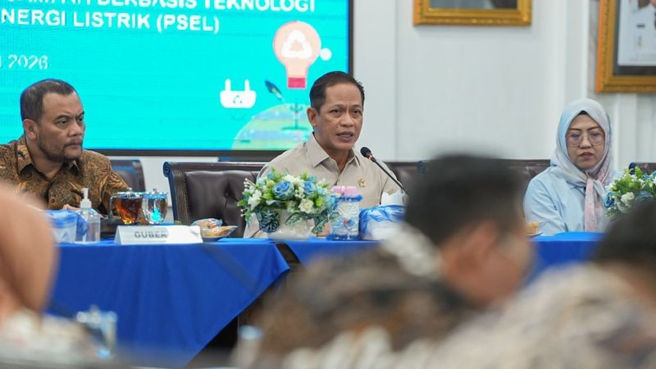 Pembangunan PSEL Semarang Raya menjadi langkah strategis untuk mengatasi masalah sampah di Kota Semarang dan Kabupaten Kendal, mengubah limbah menjadi energi listrik serta mendorong target nol sampah.