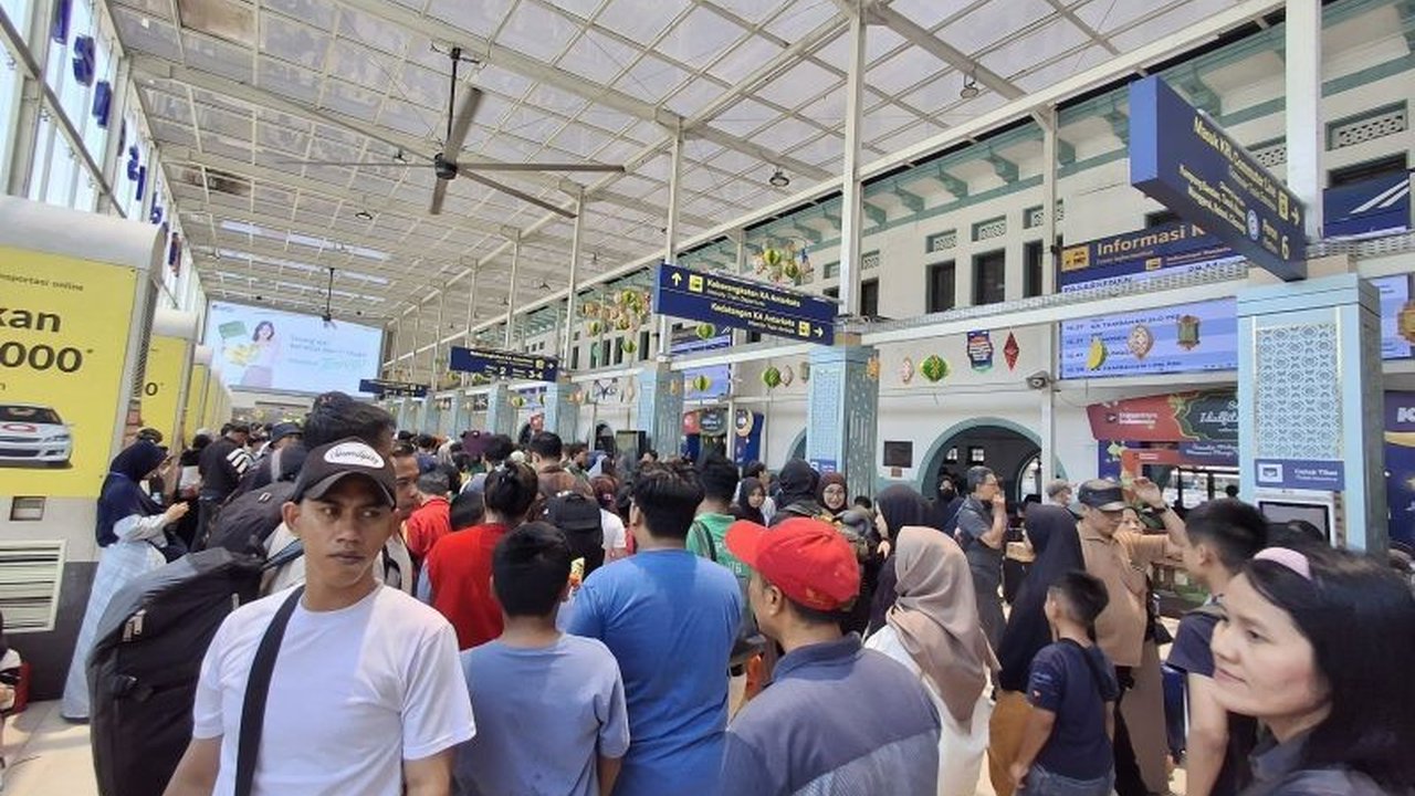 Stasiun Pasar Senen mencatat angka kedatangan penumpang tertinggi di Daop 1 Jakarta pada H+8 Arus Balik Lebaran 2026, menunjukkan mobilitas tinggi masyarakat pasca-mudik.