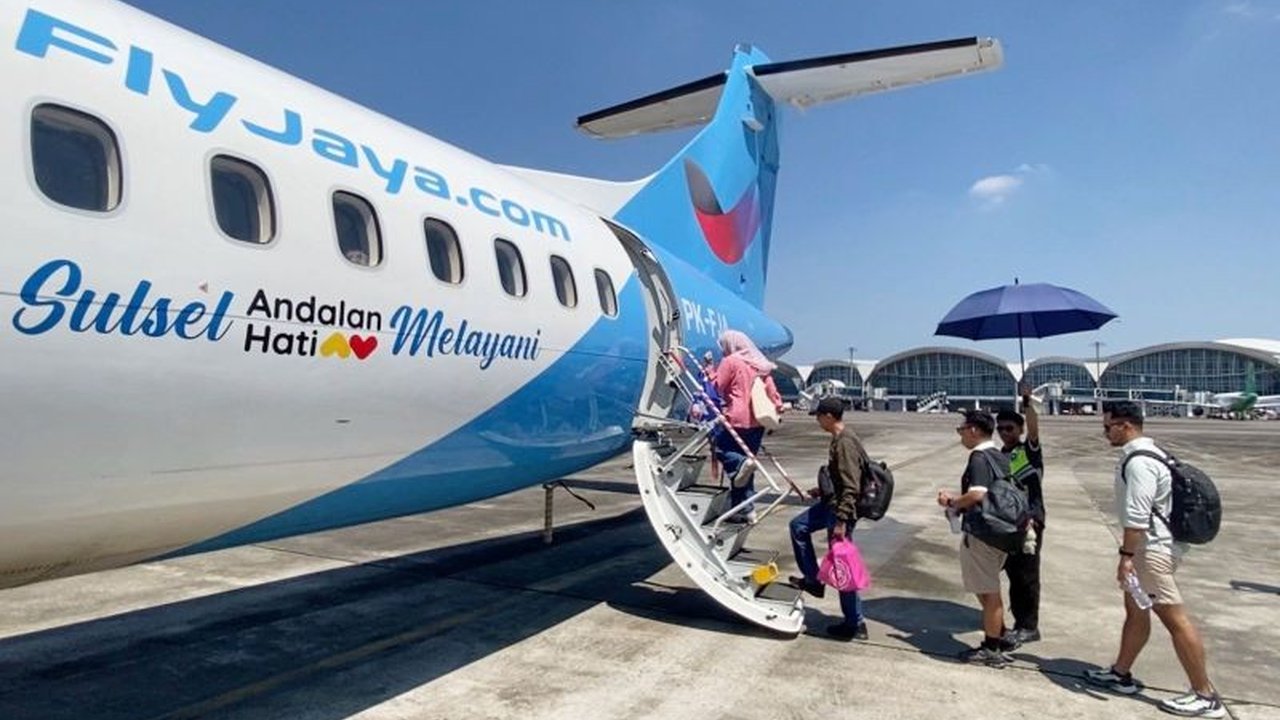 Pemerintah Provinsi Sulawesi Selatan (Pemprov Sulsel) kembali mengaktifkan rute Penerbangan Makassar-Selayar dengan subsidi, membuka konektivitas wilayah dan mendorong potensi pariwisata serta ekonomi Kepulauan Selayar.