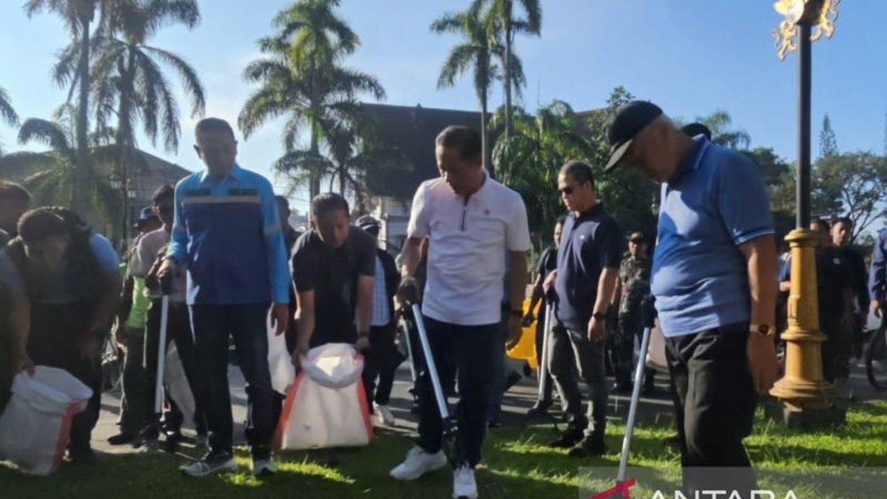 Menteri Lingkungan Hidup Hanif Faisol Nurofiq menegaskan instruksi Presiden Prabowo Subianto agar kepala daerah menuntaskan Target Penanganan Sampah 2029 demi lingkungan lestari dan berkelanjutan.
