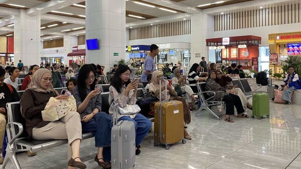 PT Kereta Cepat Indonesia China (KCIC) mengimbau penumpang Whoosh dari Bandung memanfaatkan kereta feeder saat arus balik Lebaran 2026 untuk menghindari kemacetan dan keterlambatan.