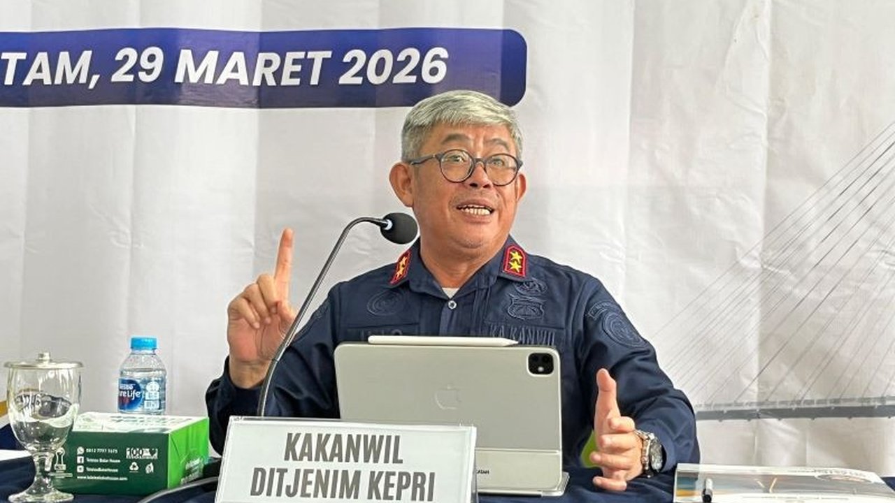 Kantor Wilayah Ditjen Imigrasi Kepulauan Riau mendalami dugaan keterlibatan petugas dalam kasus Pungli Imigrasi Batam terhadap wisatawan asing di Pelabuhan Ferry Internasional Batam Centre, memicu penyelidikan internal.