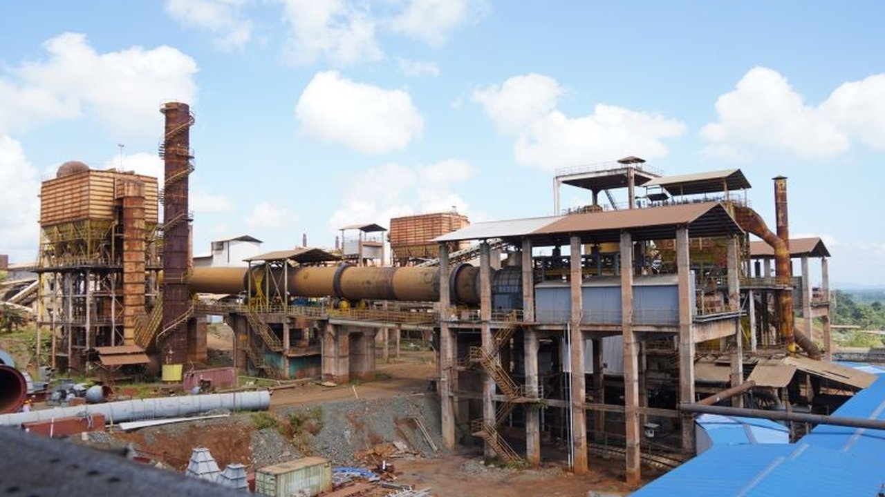 Pertumbuhan impresif industri pengolahan Indonesia pada 2025 ternyata menyimpan tantangan. Sektor Industri Padat Karya, penyerap tenaga kerja besar, justru tertekan dan mendesak perhatian khusus pemerintah.