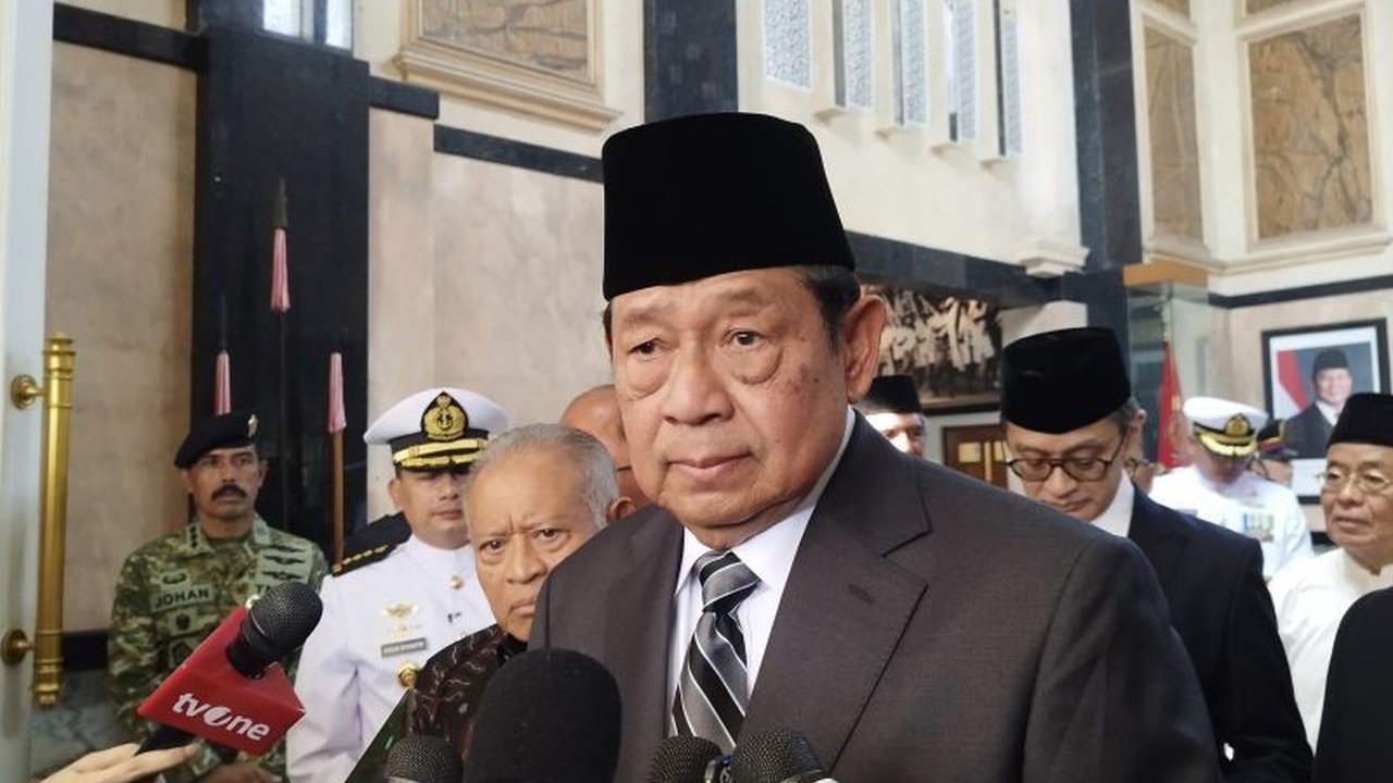 Presiden ke-6 RI Susilo Bambang Yudhoyono mengenang mendiang Juwono Sudarsono sebagai tokoh penting yang berhasil menyatukan pandangan militer dan sipil di masa Reformasi 1998. Simak peran vitalnya bagi pertahanan Indonesia.