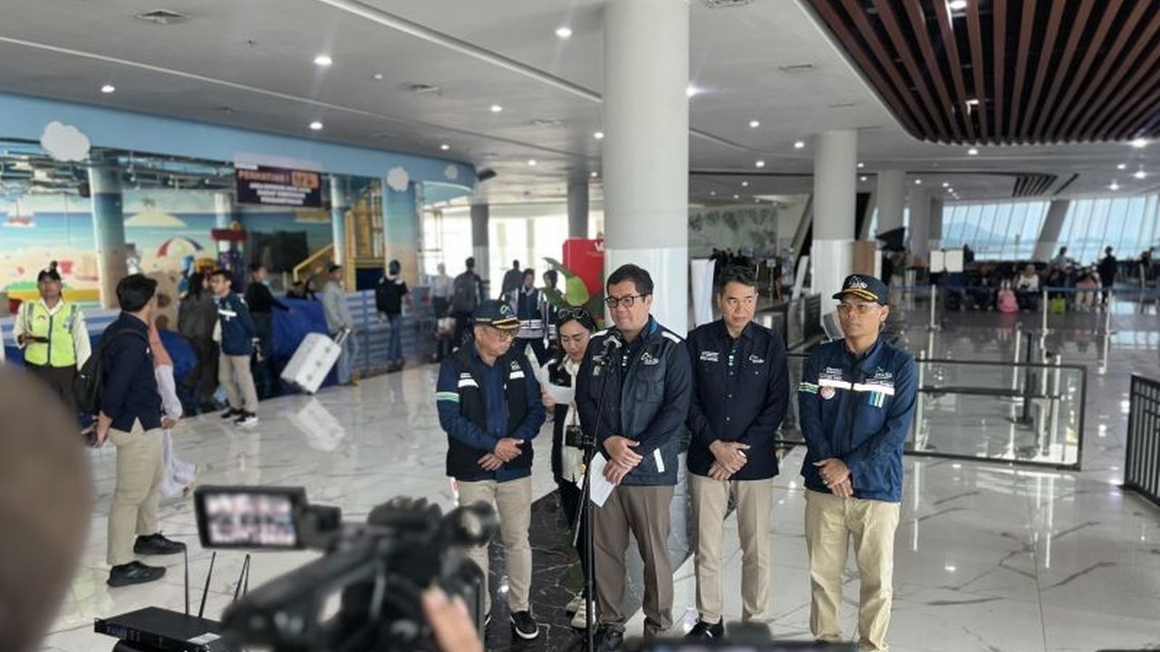 PT ASDP Indonesia Ferry (Persero) mencatat lonjakan signifikan penumpang di lintas Sumatera-Jawa selama Angkutan Lebaran 2026, mencapai lebih dari 1,1 juta orang. Simak detail kelancaran arus balik di ASDP Bakauheni Lebaran 2026.