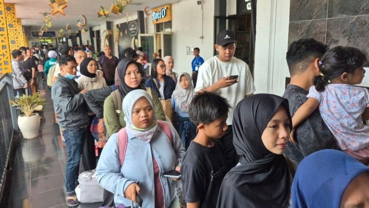 PT KAI Daop 7 Madiun mencatat lonjakan signifikan penumpang selama periode Angkutan Lebaran 2026, mencapai lebih dari 434 ribu orang. Simak detailnya.