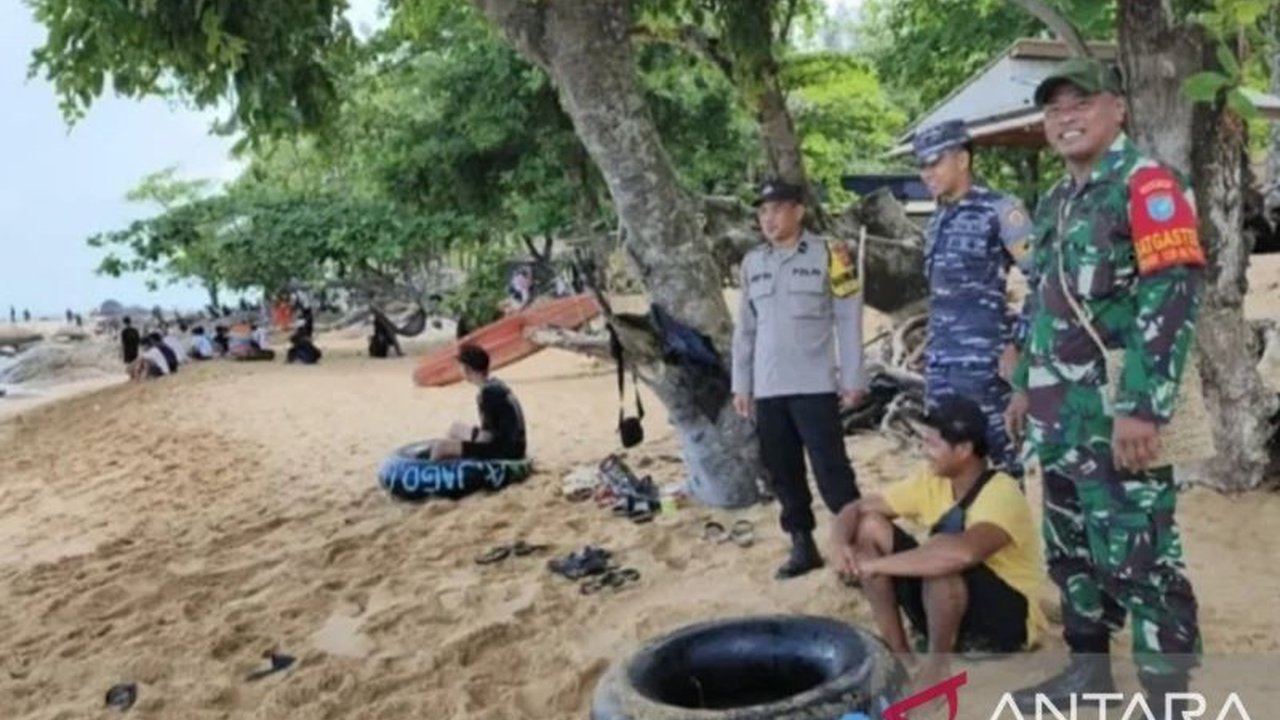 Komando Daerah Maritim (Kodaeral) XII meningkatkan Pengamanan Wisata Pantai Temajuk di Sambas selama libur Lebaran 2026, memastikan keamanan dan kenyamanan pengunjung serta mendukung pariwisata daerah.