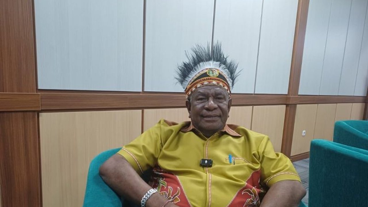 Pemerintah Kabupaten Mimika berupaya mengembalikan kejayaan ekspor hasil laut Mimika ke pasar internasional, didukung dengan beroperasinya kembali rute penerbangan Timika-Denpasar oleh Garuda Indonesia, membangkitkan harapan ekonomi lokal.