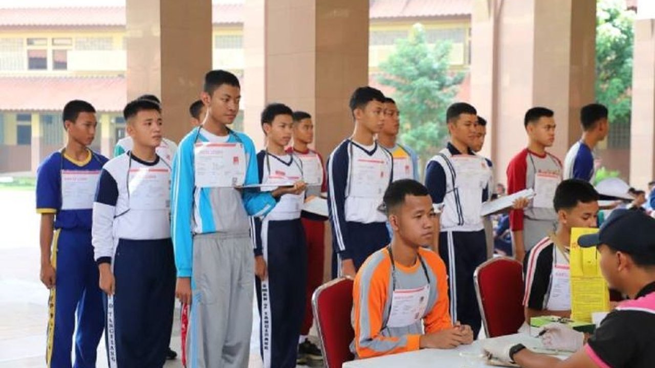 Sebanyak 254 siswa SMA dan sederajat antusias mengikuti tes kesehatan dan parade calon Paskibraka Tangerang 2026, menandai dimulainya proses seleksi ketat untuk mencari perwakilan terbaik yang siap mengemban tugas mulia.