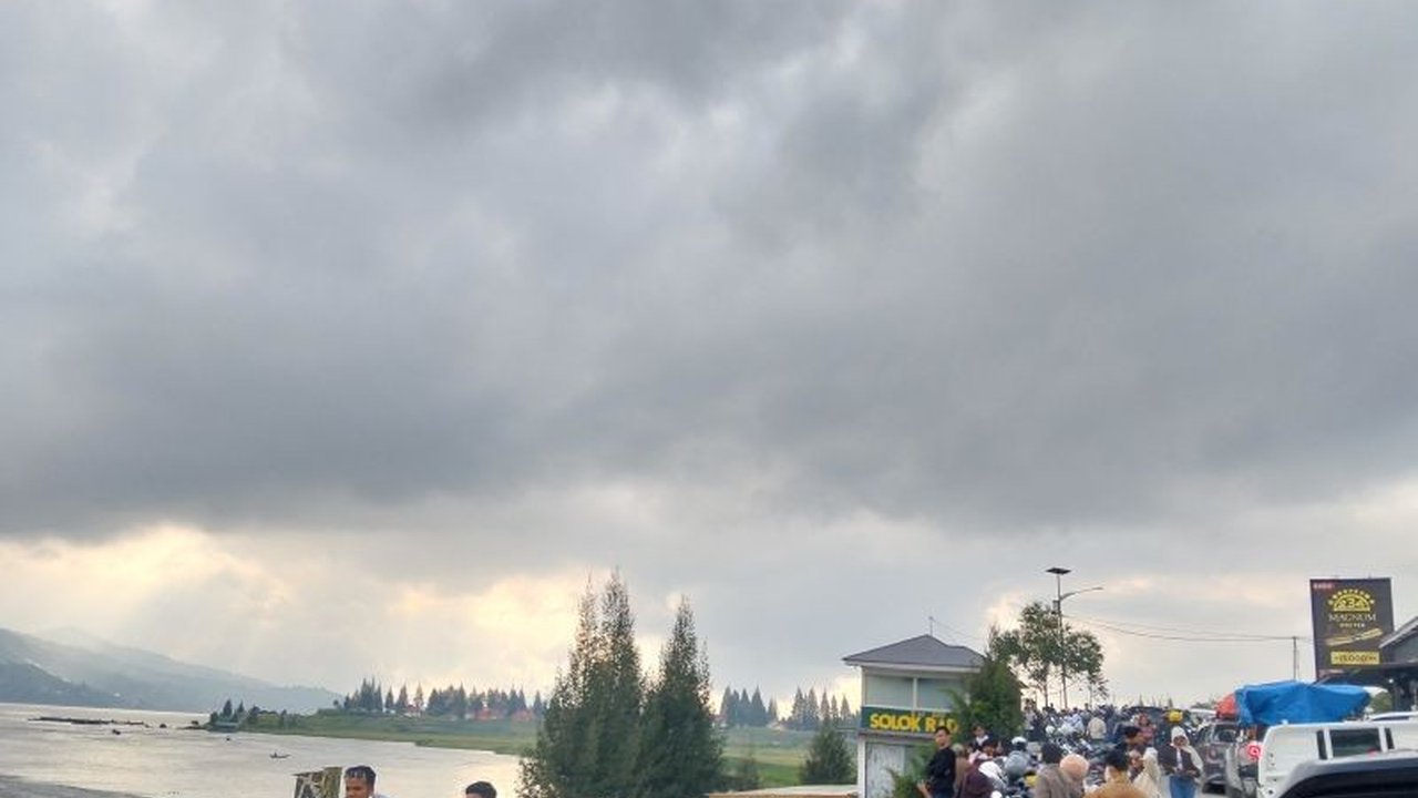 Polres Solok mengerahkan ratusan personel untuk Pengamanan Wisata Solok selama Idul Fitri 1447 H, memastikan kenyamanan dan keamanan pengunjung di berbagai objek wisata populer.