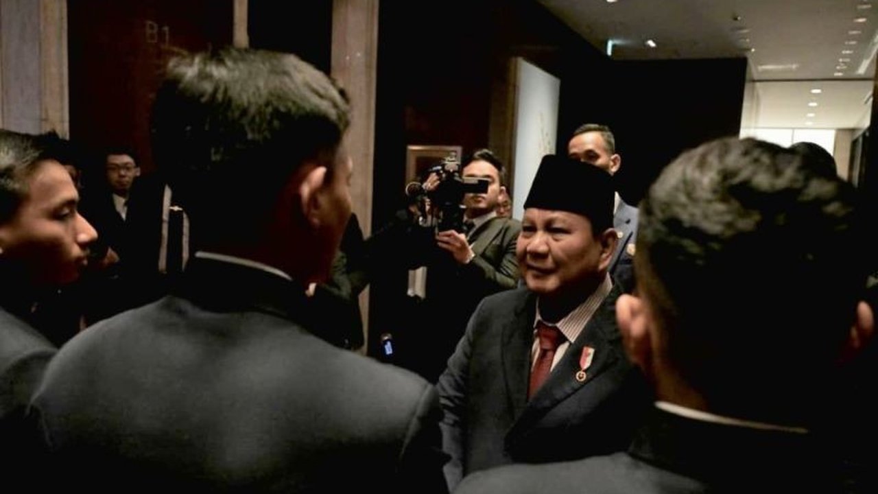 Presiden Prabowo Subianto di Tokyo disambut antusias diaspora Indonesia, menandai kebanggaan dan harapan baru bagi penguatan hubungan bilateral Indonesia-Jepang.