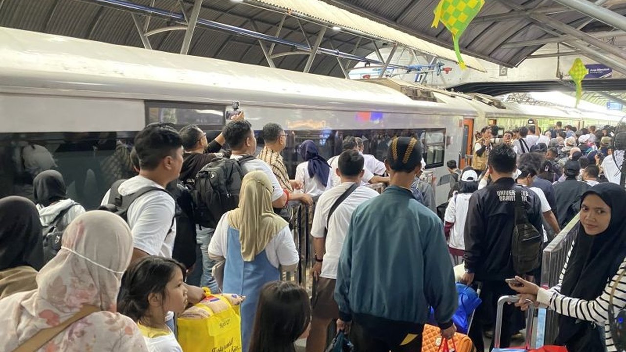 Arus balik KAI Daop 8 Surabaya pada 29 Maret 2026 masih menunjukkan angka tinggi, diperkirakan mencapai 52.409 penumpang. Simak detail volume penumpang di stasiun-stasiun utama dan imbauan penting dari KAI Daop 8 Surabaya.