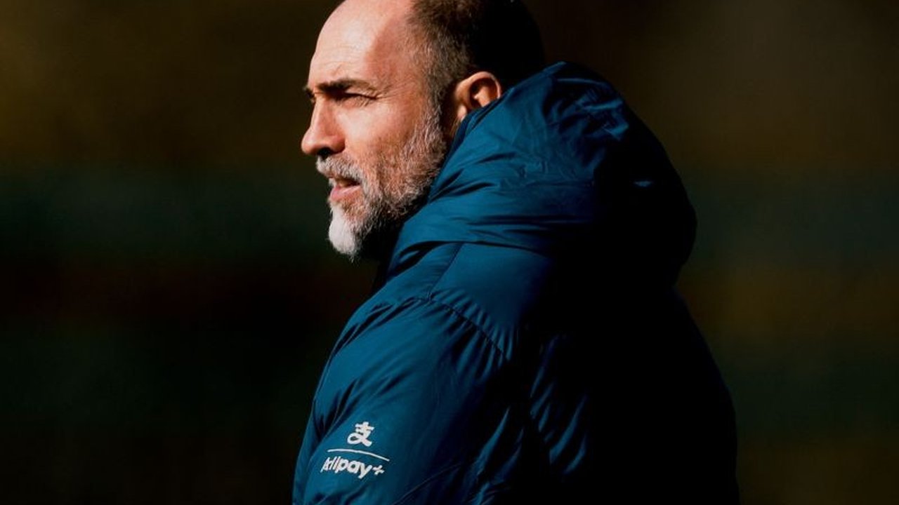 Klub Liga Inggris Tottenham Hotspur resmi memecat Igor Tudor dari kursi pelatih setelah hanya enam pekan menukangi tim. Simak detail alasan di balik keputusan mengejutkan Tottenham pecat Igor Tudor.