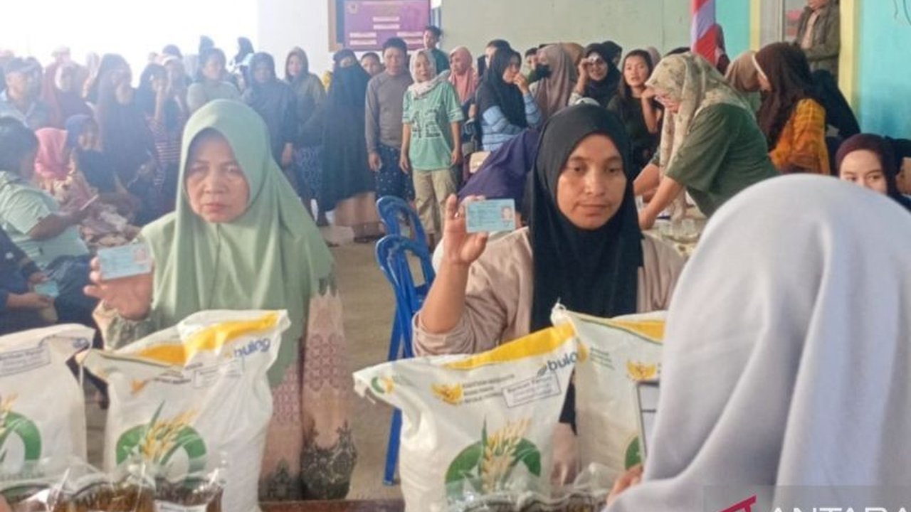 Kepala Bulog Gorontalo menjamin stok beras Gorontalo aman hingga tujuh bulan mendatang dengan 4.000 ton di gudang, memastikan stabilitas harga dan kelancaran bantuan pangan bagi masyarakat.