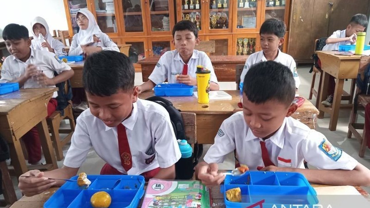 Dinas Pendidikan Kota Cirebon sedang mengkaji konsep lima hari sekolah untuk jenjang SD. Pembahasan ini bertujuan menyelaraskan sistem belajar dengan SMP dan diharapkan dapat diterapkan pada tahun ajaran baru.