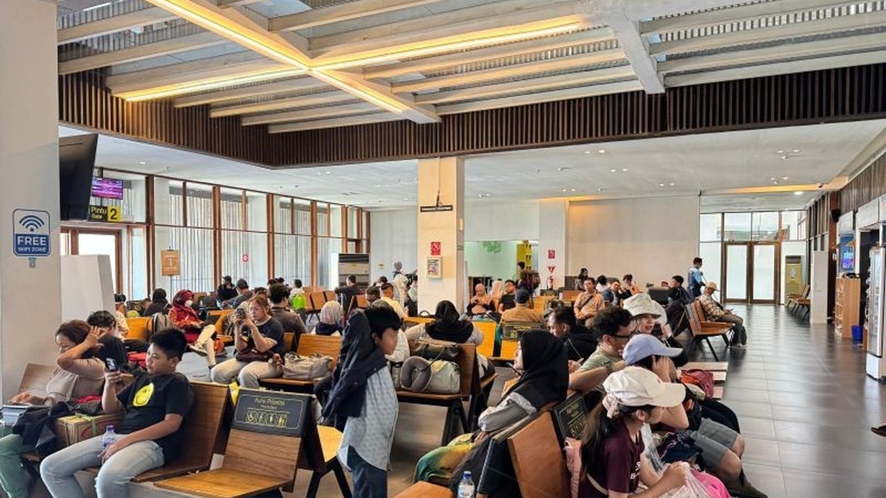 Bandara Internasional Banyuwangi mencatat peningkatan signifikan jumlah penumpang Lebaran 2026 sebesar 5 persen, menandakan pemulihan mobilitas masyarakat dan kepercayaan publik terhadap layanan bandara.