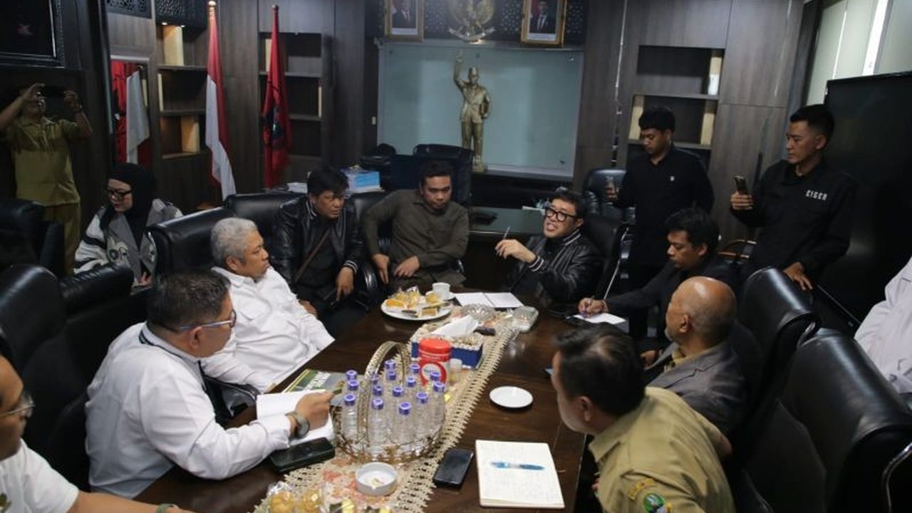 Dewan Perwakilan Rakyat Daerah (DPRD) Jawa Barat mendesak Wali Kota Bandung M Farhan bergerak cepat menuntaskan kisruh tata kelola Bandung Zoo, menyusul kematian dua anak harimau dan mendekatnya batas MOU.